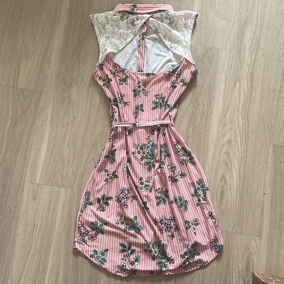 Pink button up dress no boundaries floral and stripes pink dress with lace back - Picture 2 of 8